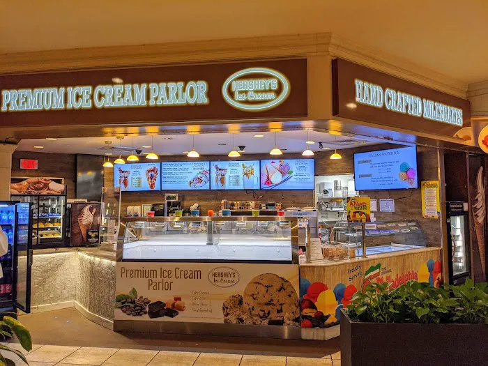 Premium ice cream parlor Picture 2