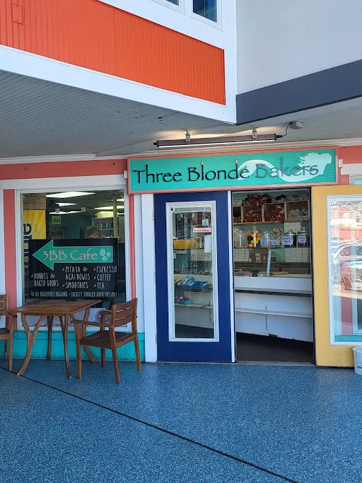 Three Blonde Bakers Picture 8