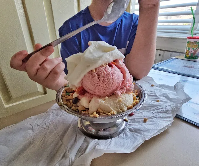 Dumser's Dairyland Restaurant Picture 10