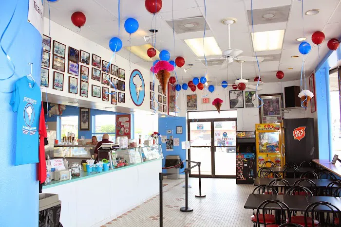 Justine's Ice Cream Parlour Picture 6