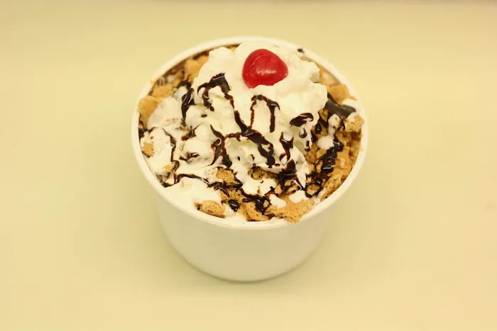 Justine's Ice Cream Parlour Picture 3
