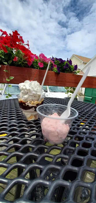 Hershey's Island Creamery Picture 2