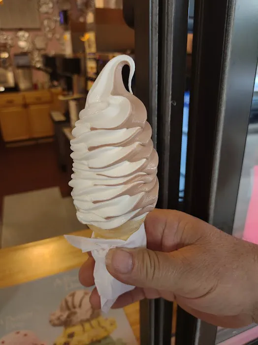 Fudgy's Ice Cream Picture 1