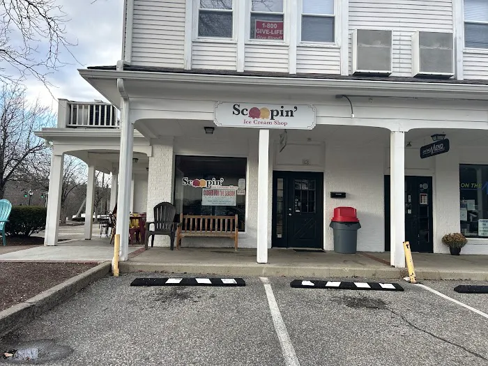Scoopin Ice Cream Shop Picture 4