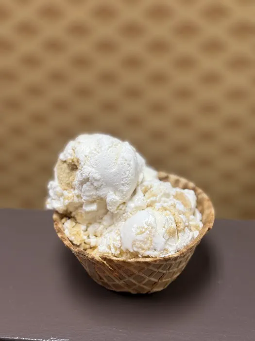Scoopin Ice Cream Shop Picture 7