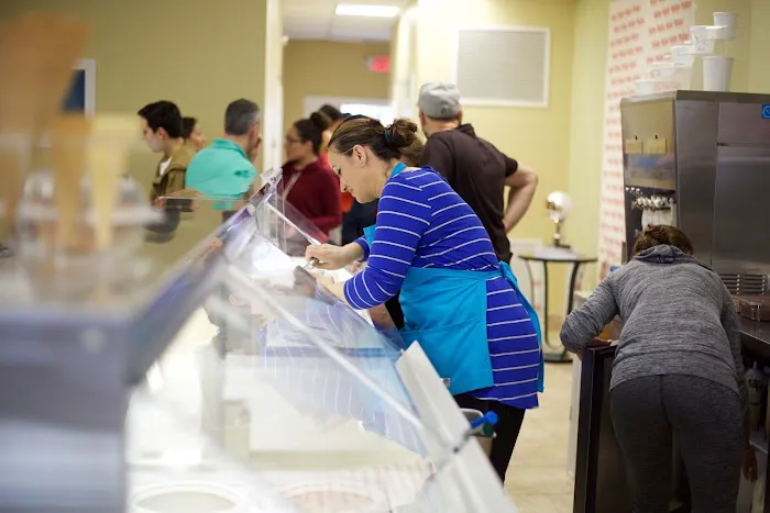 Scoopin Ice Cream Shop Picture 2