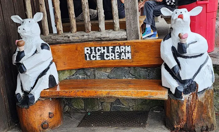 Rich Farm Ice Cream Shop Picture 9