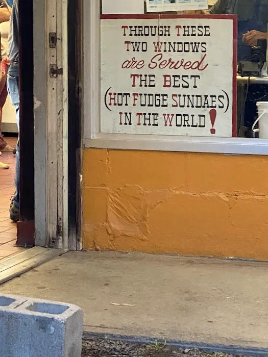 Dairy Delight Ice Cream Shop Picture 5
