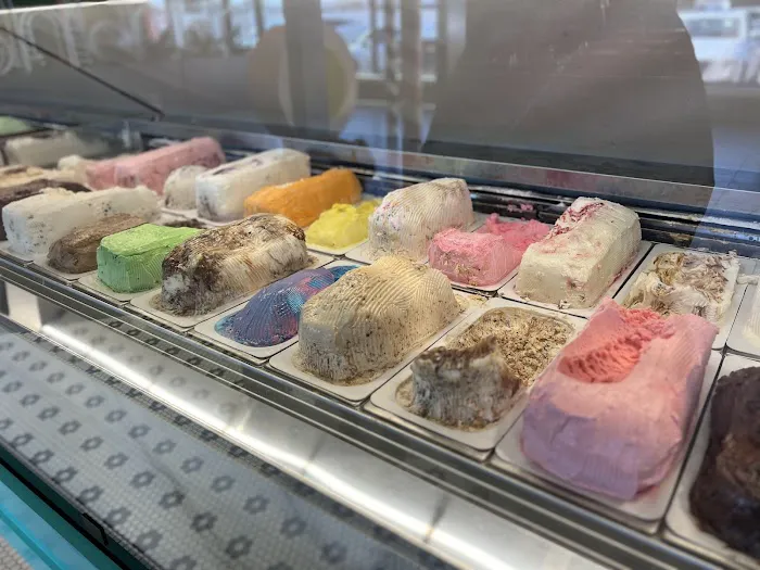 Ice Cream House Lakewood Picture 4
