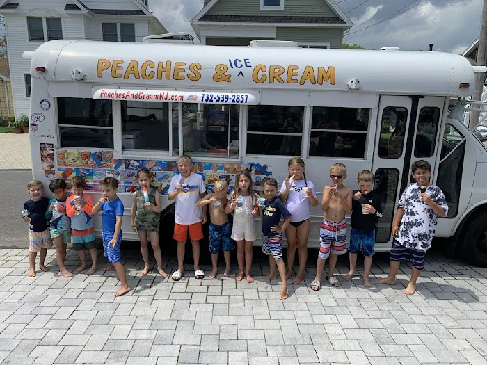 Peaches & Cream Ice Cream Truck Picture 1
