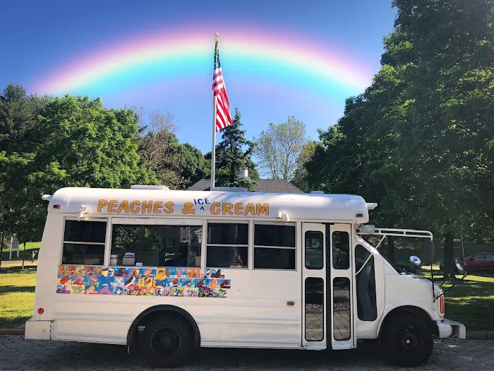 Peaches & Cream Ice Cream Truck Picture 4