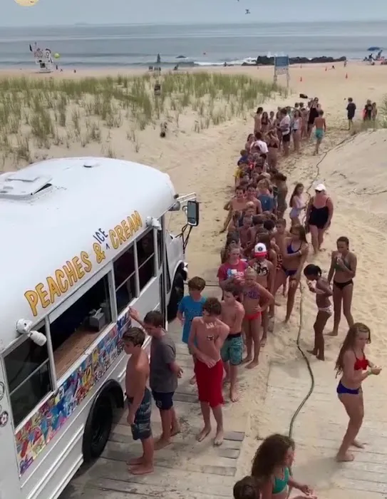 Peaches & Cream Ice Cream Truck Picture 10