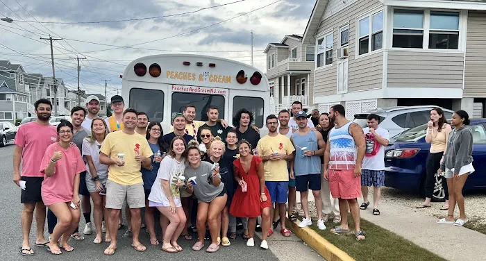 Peaches & Cream Ice Cream Truck Picture 3
