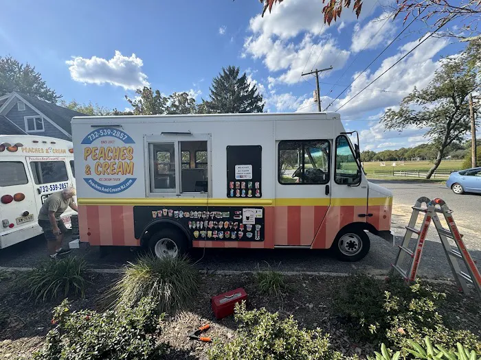 Peaches & Cream Ice Cream Truck Picture 8