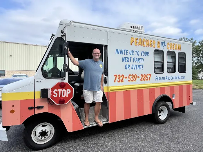 Peaches & Cream Ice Cream Truck Picture 2