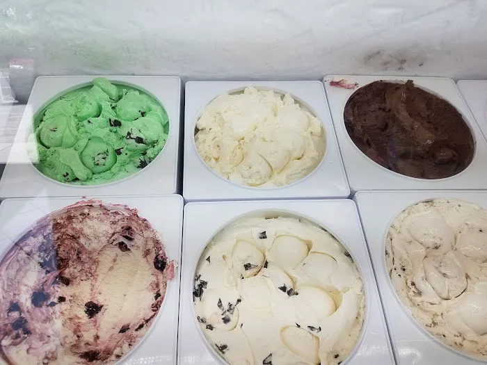Sundaes The Ice Cream Place Picture 5