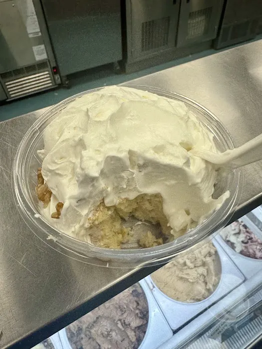 Sundaes The Ice Cream Place Picture 7