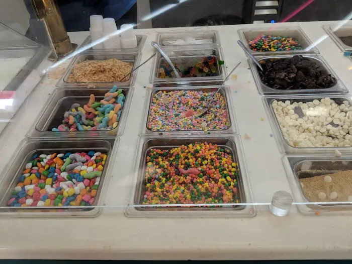 Yellow Brick Road Ice Cream Shop Picture 8