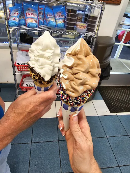 Yellow Brick Road Ice Cream Shop Picture 10