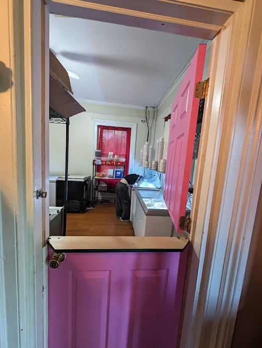 Egger's Ice Cream Parlor - Snug Harbor Picture 6