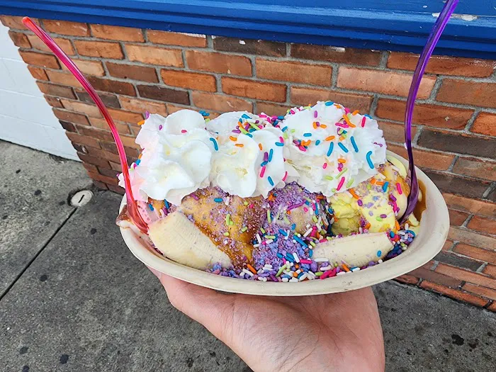 Mr. Frosty's Ice Cream Shop Picture 5