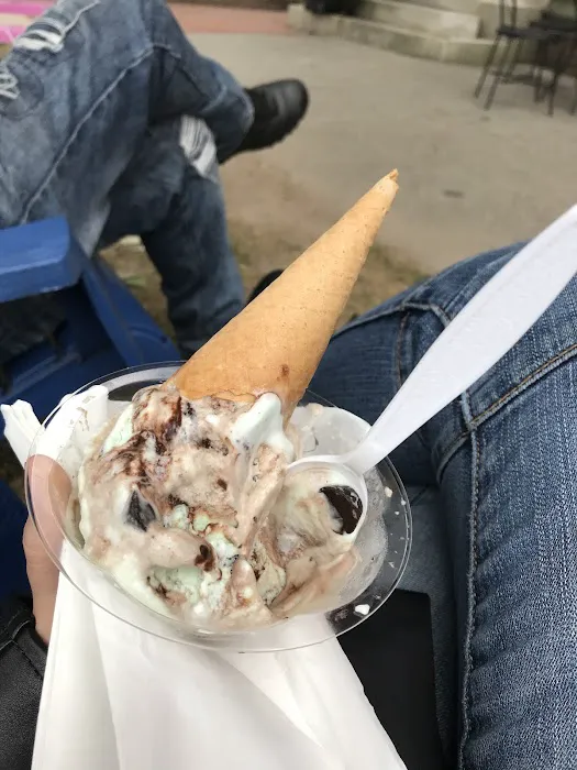 The Country Creemee Picture 1