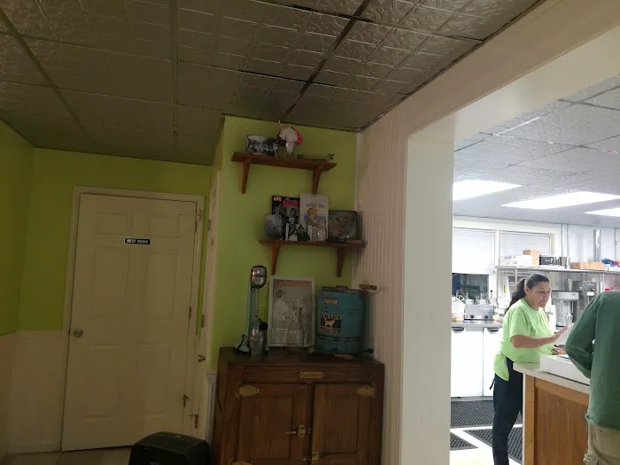 Nana and Poppy's Ice cream Parlor Picture 2