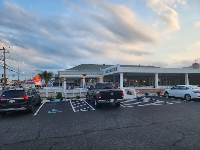 Dumser's Dairyland Drive-In Picture 10