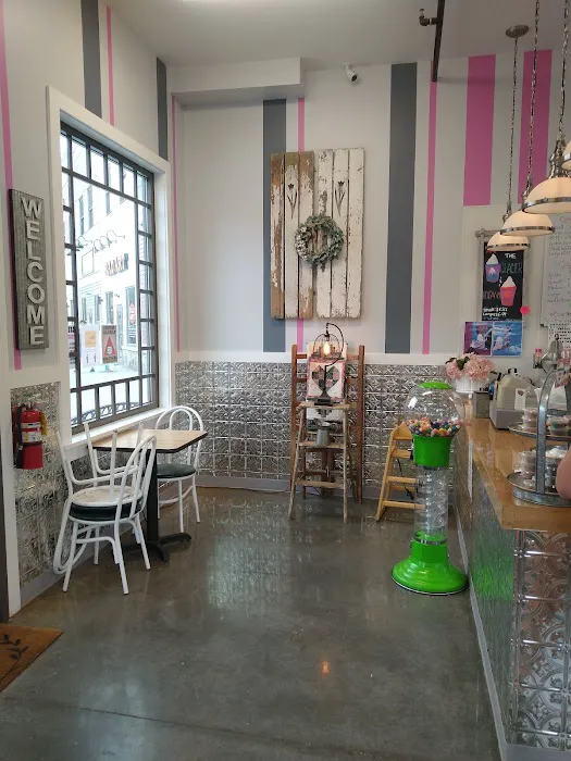 The Country Creamery Ice Cream Parlor Picture 10
