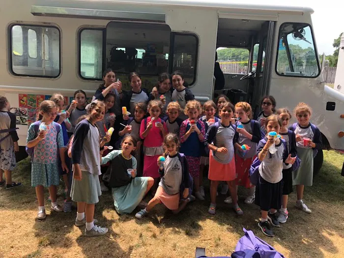 Twins ice cream truck Picture 4