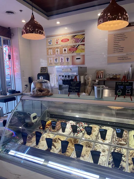 Del Ponte's Cafe & Creamery Picture 8