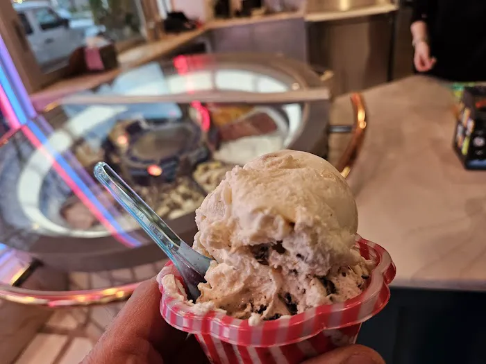 Del Ponte's Cafe & Creamery Picture 1