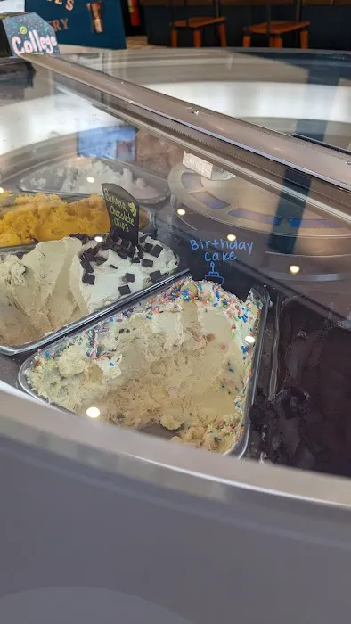 Del Ponte's Cafe & Creamery Picture 2