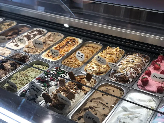 Del Ponte's Cafe & Creamery Picture 6