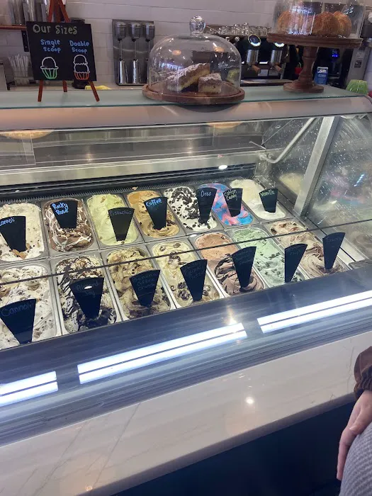 Del Ponte's Cafe & Creamery Picture 4