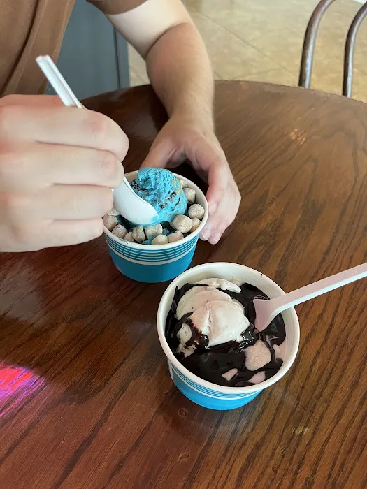 Sundae Times Ice Cream Shop Picture 3