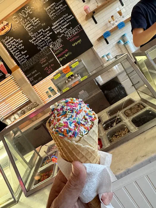 Sundae Times Ice Cream Shop Picture 6