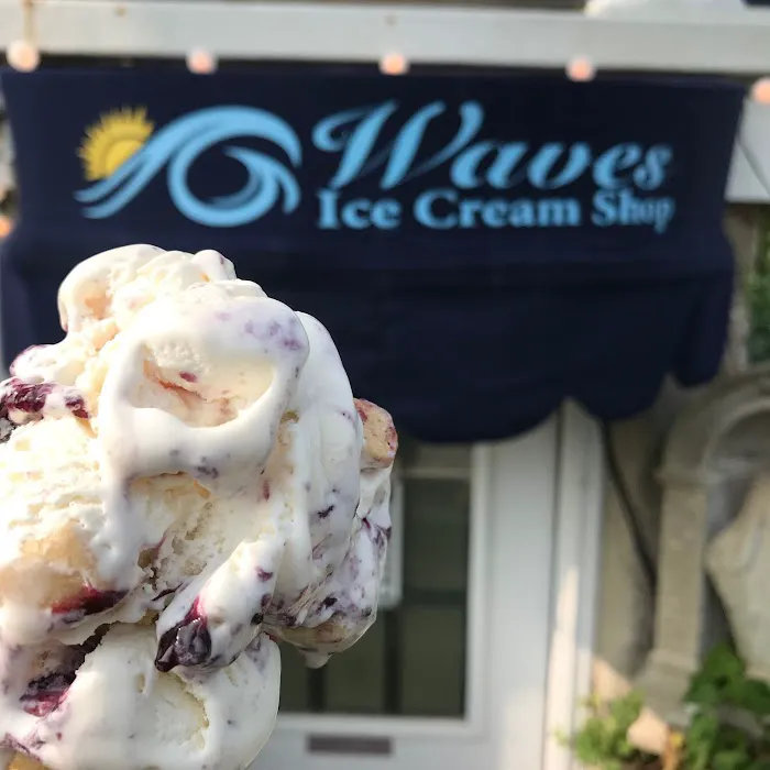 Waves at the Lillagaard Ice Cream Shop Picture 10