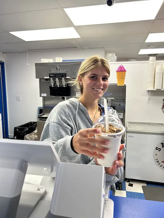 Salty's Inlet Ice Cream Picture 5