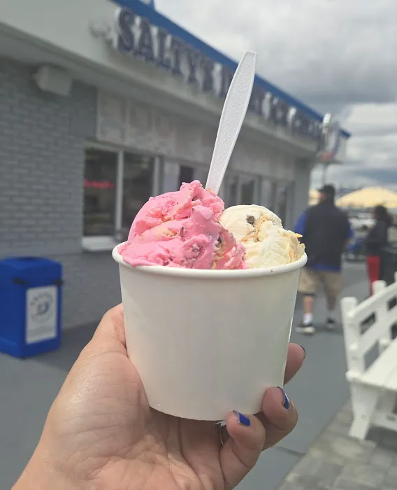 Salty's Inlet Ice Cream Picture 2