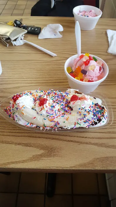 Mrs. Walker's Ice Cream Parlor Picture 3