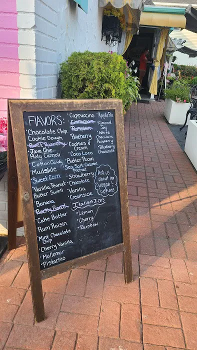 Hinlickity’s Ice Cream Parlor Picture 8