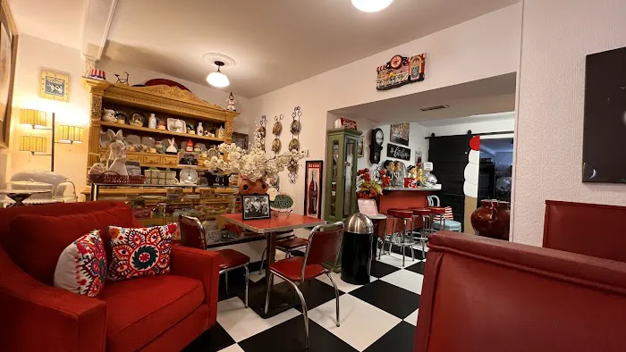 Hinlickity’s Ice Cream Parlor Picture 10