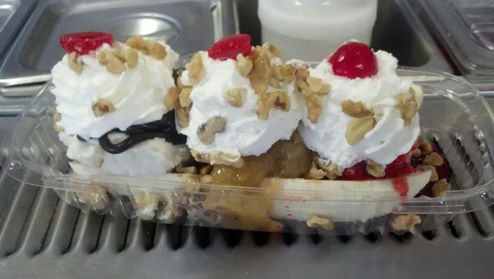 Fast Eddie's Restaurant, Ice Cream Shop, and Bakery Picture 4