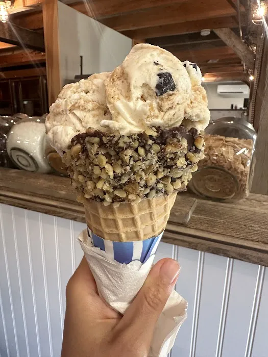 Village Creamery Picture 10