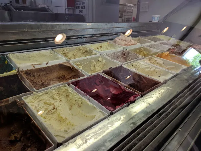 Golly G's Ice Cream Picture 3