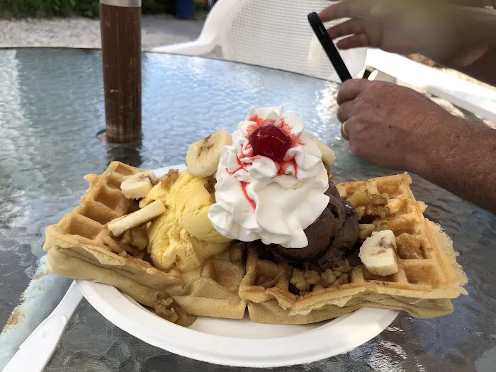 Brain Freeze Ice Cream Parlor Picture 4