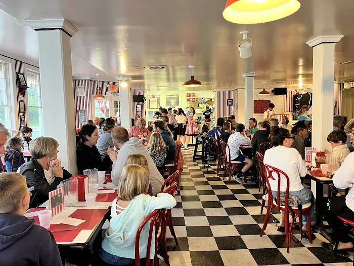 The Show Place Ice Cream Parlour Picture 4