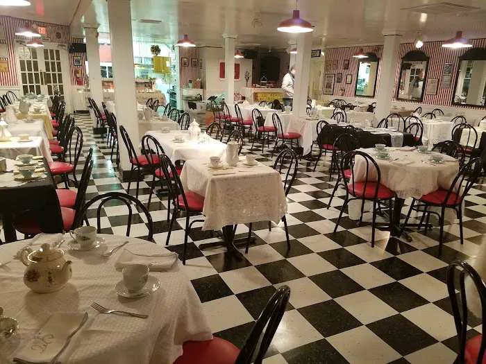 The Show Place Ice Cream Parlour Picture 7