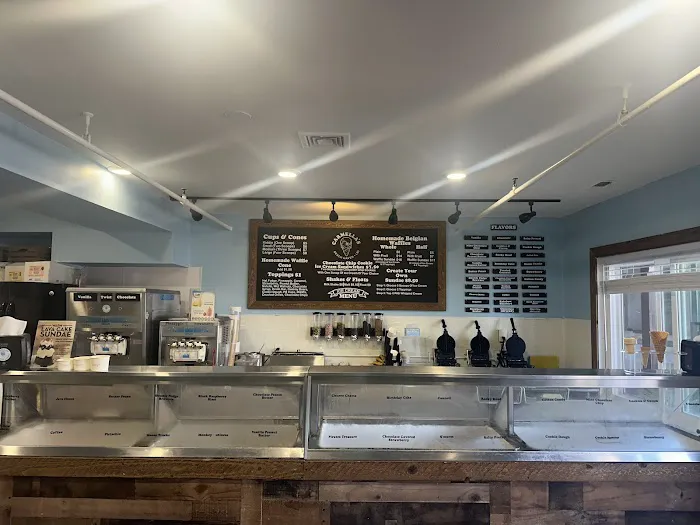 Carmella's Ice Creamery and coffee shop Picture 6